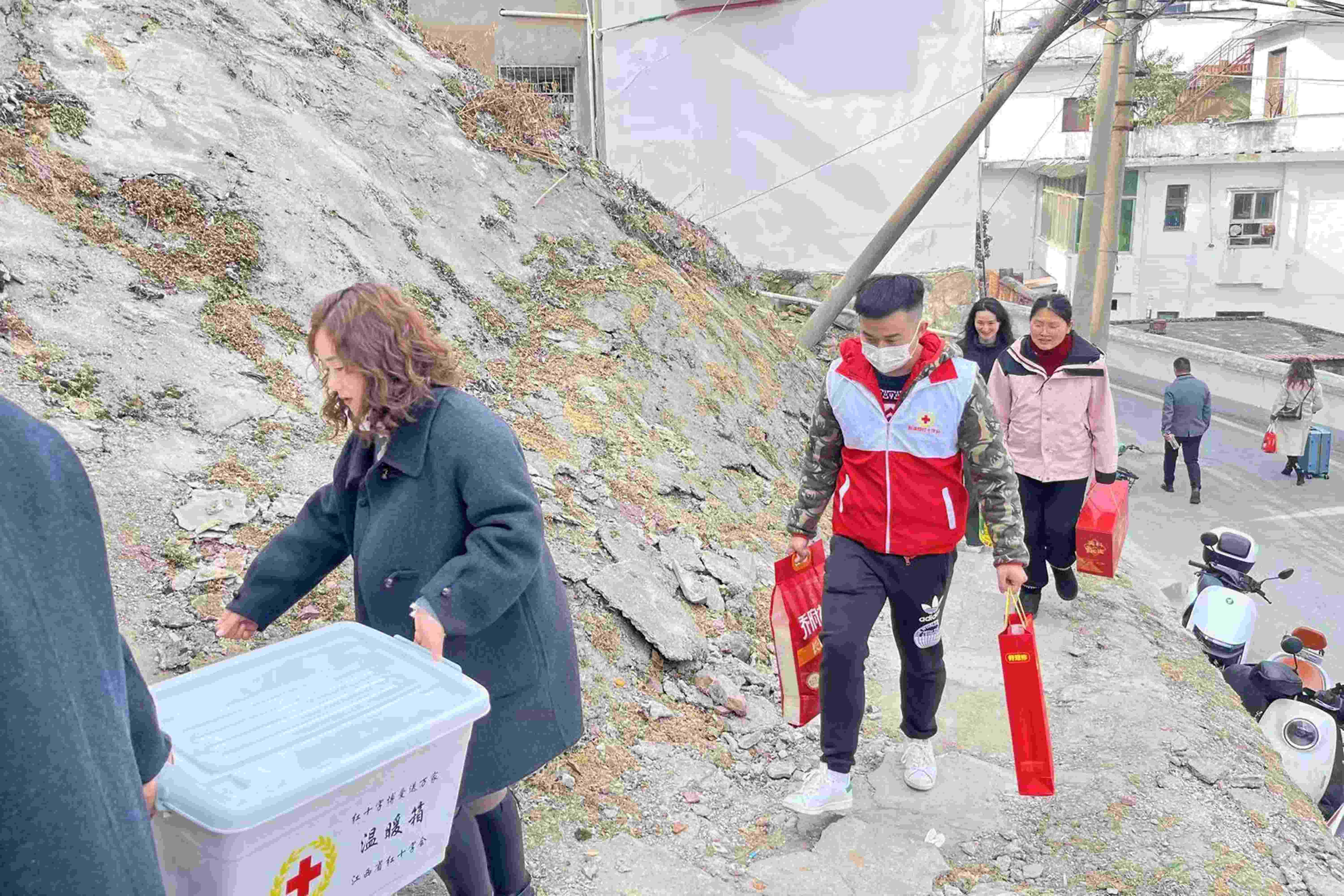 江西XCsports医疗为彭泽县60户贫困户送温暖