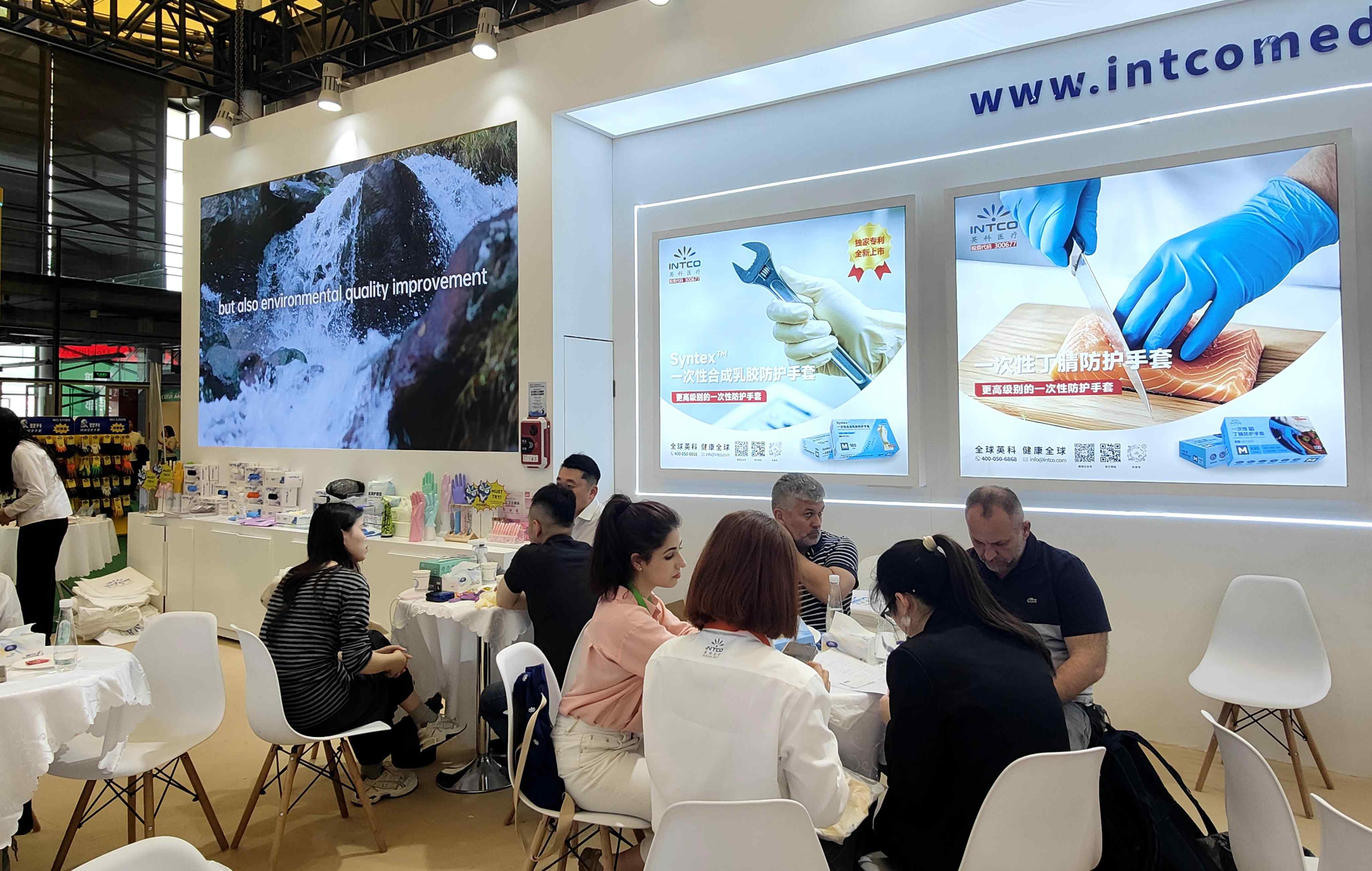 XCsports医疗精心打造了食品餐饮、无尘洁净、实验制药、工业防护四大主题展区